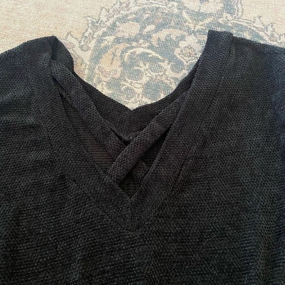 Cherish top, black, criss cross front, size S - Picture 2 of 4